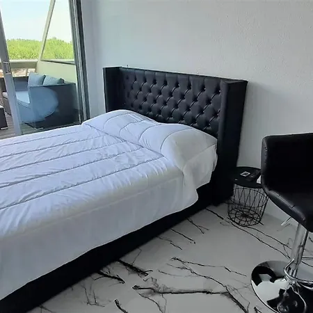 43, Heliopolis L Au Village Naturiste Apartment *