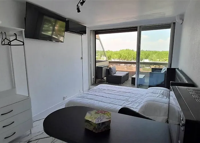 43, Héliopolis L Au Village Naturiste *