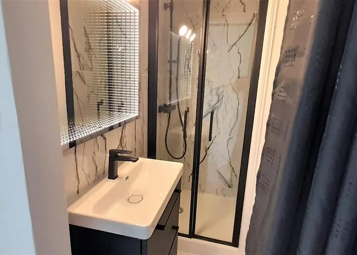 43, Héliopolis L Au Village Naturiste